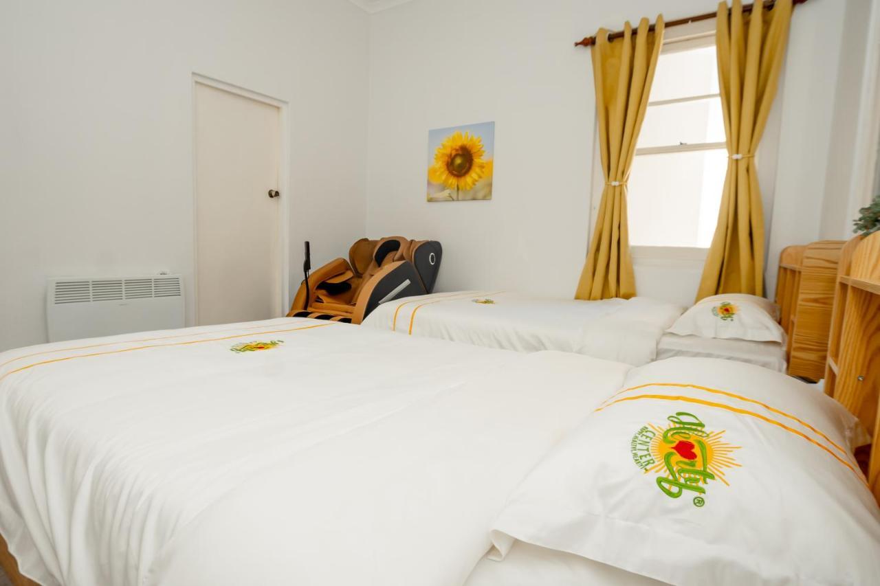 Hearty Center Motel คาทุมบา ภายนอก รูปภาพ