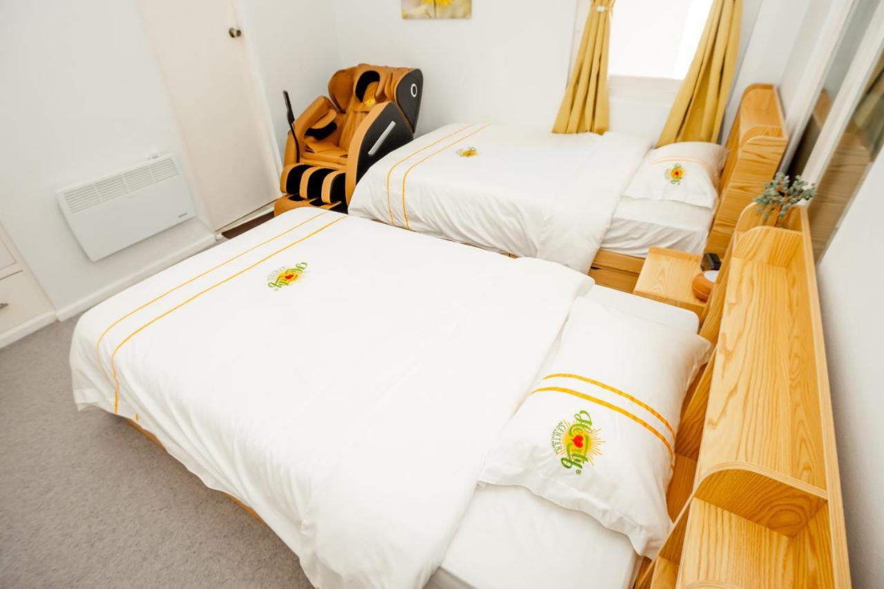 Hearty Center Motel คาทุมบา ภายนอก รูปภาพ