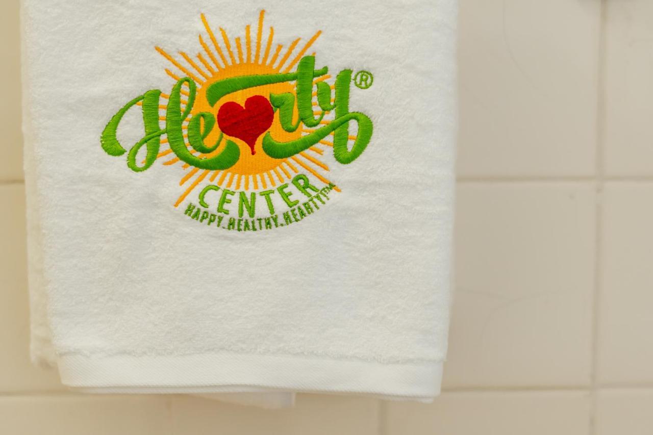 Hearty Center Motel คาทุมบา ภายนอก รูปภาพ