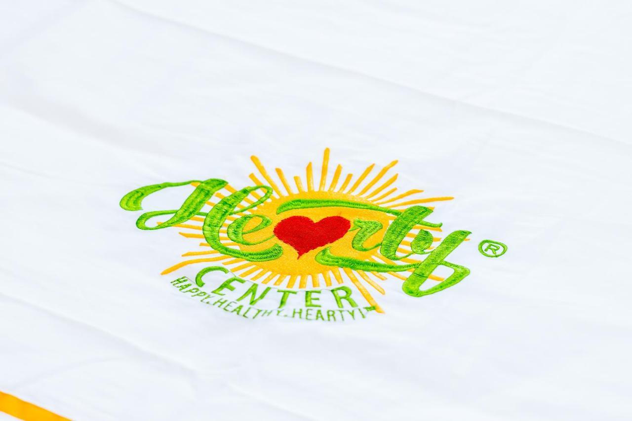Hearty Center Motel คาทุมบา ภายนอก รูปภาพ