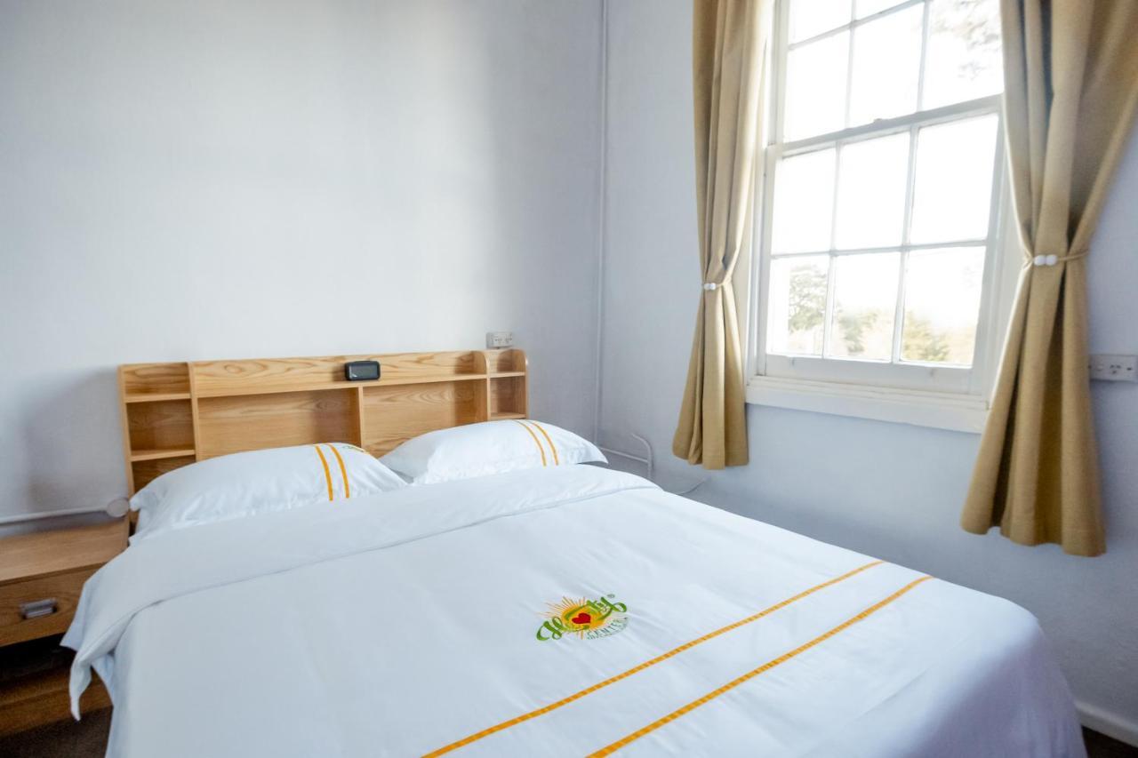 Hearty Center Motel คาทุมบา ภายนอก รูปภาพ
