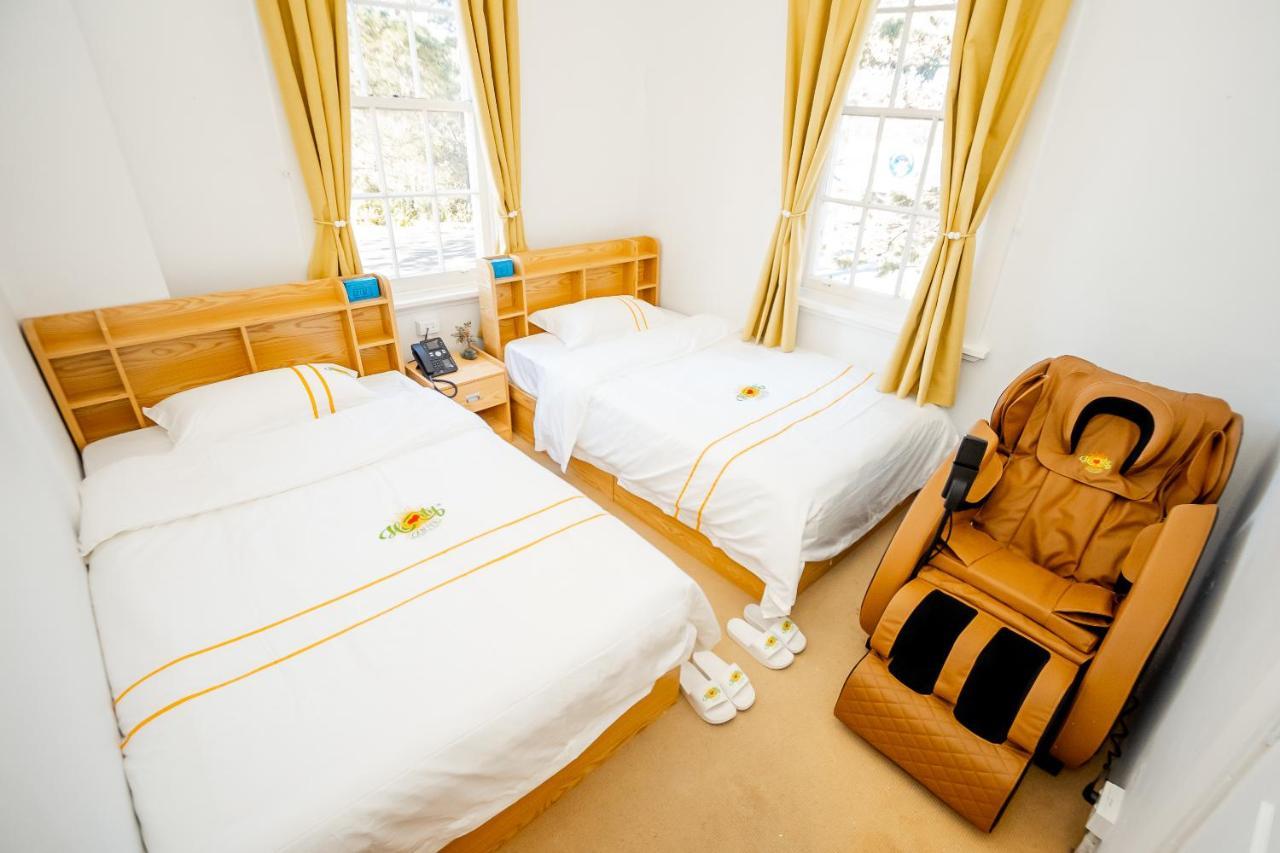 Hearty Center Motel คาทุมบา ภายนอก รูปภาพ