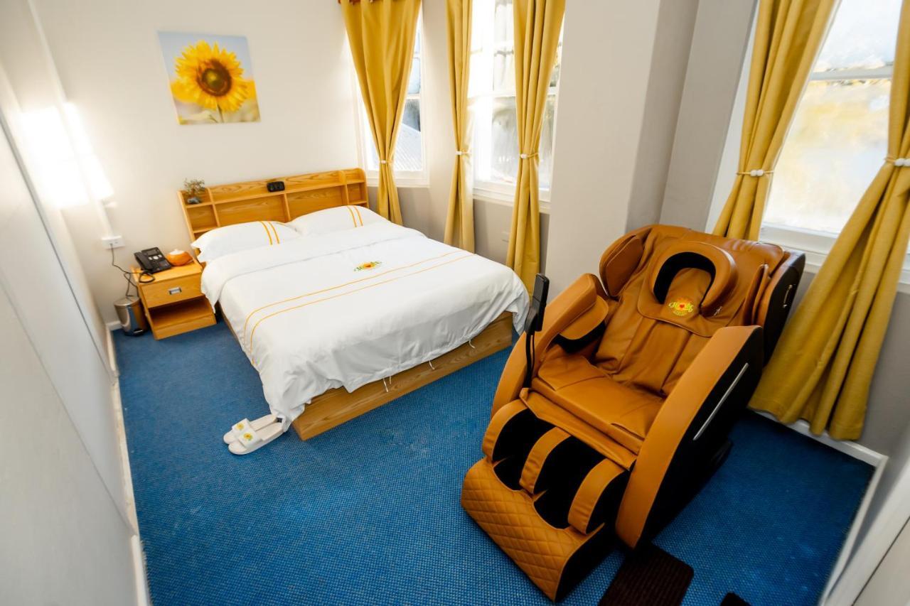Hearty Center Motel คาทุมบา ภายนอก รูปภาพ